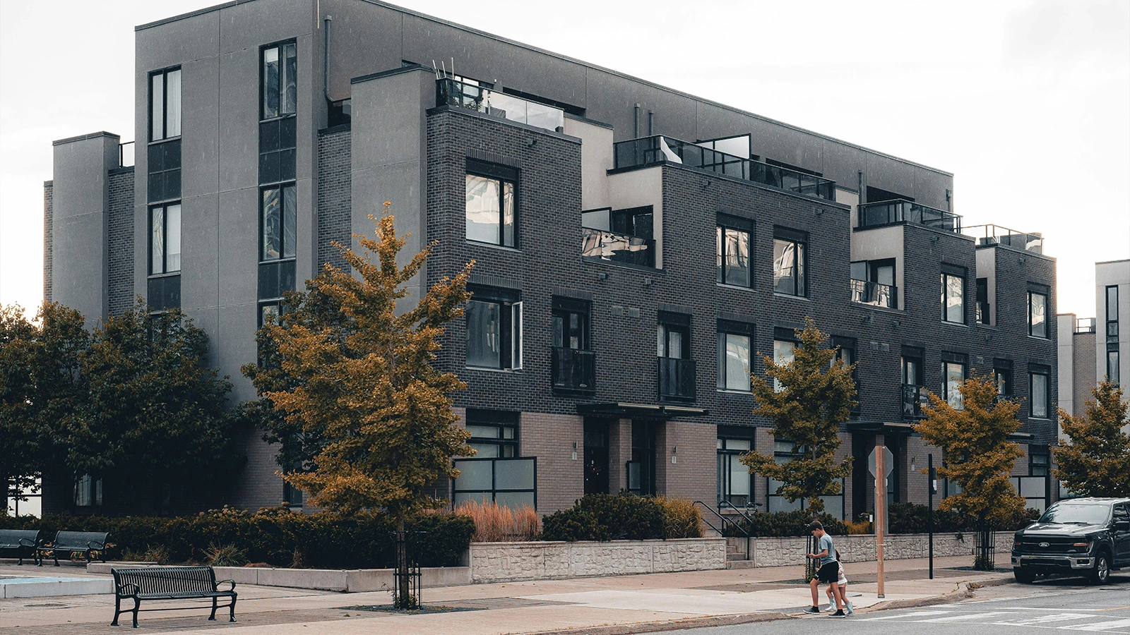 Who ROI Property Services serves in Salmon Arm and the Shuswap